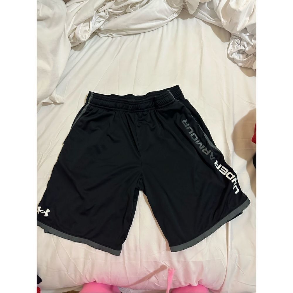 Under Armour boys sports shorts size YXL